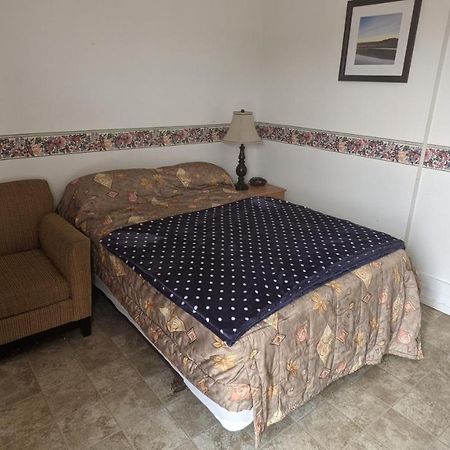 Balgonie Motel Motor Inn Pilot Butte Exterior photo