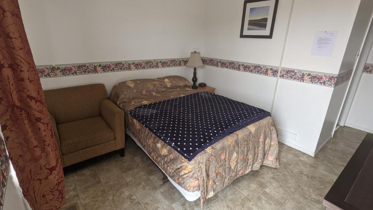 Balgonie Motel Motor Inn Pilot Butte Exterior photo