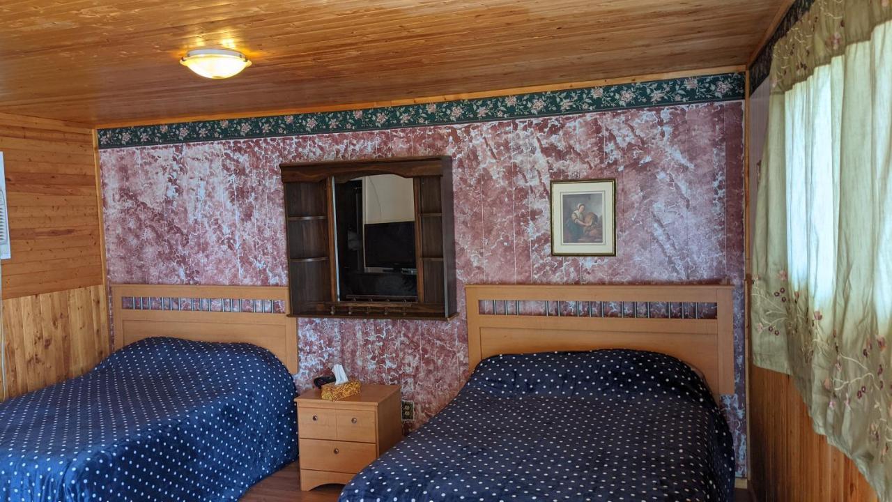Balgonie Motel Motor Inn Pilot Butte Exterior photo